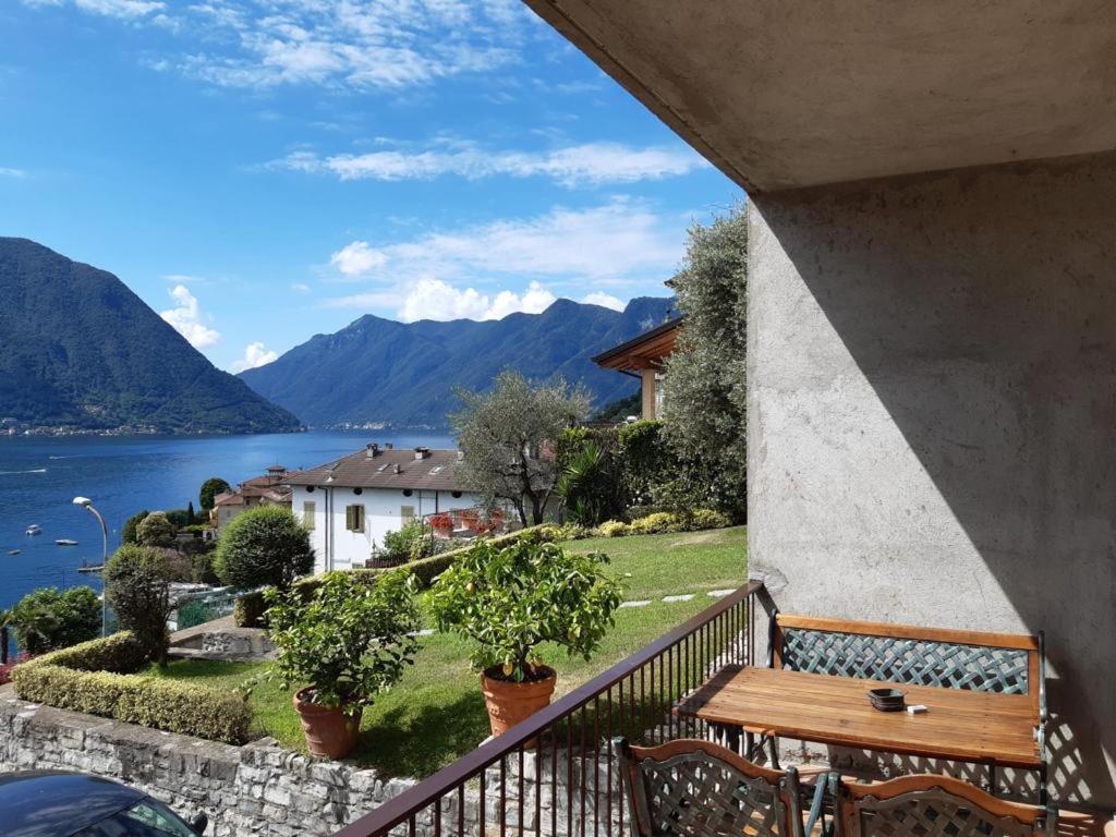 Big Apartment With Lake View And Two Bedrooms Sala Comacina Exterior photo