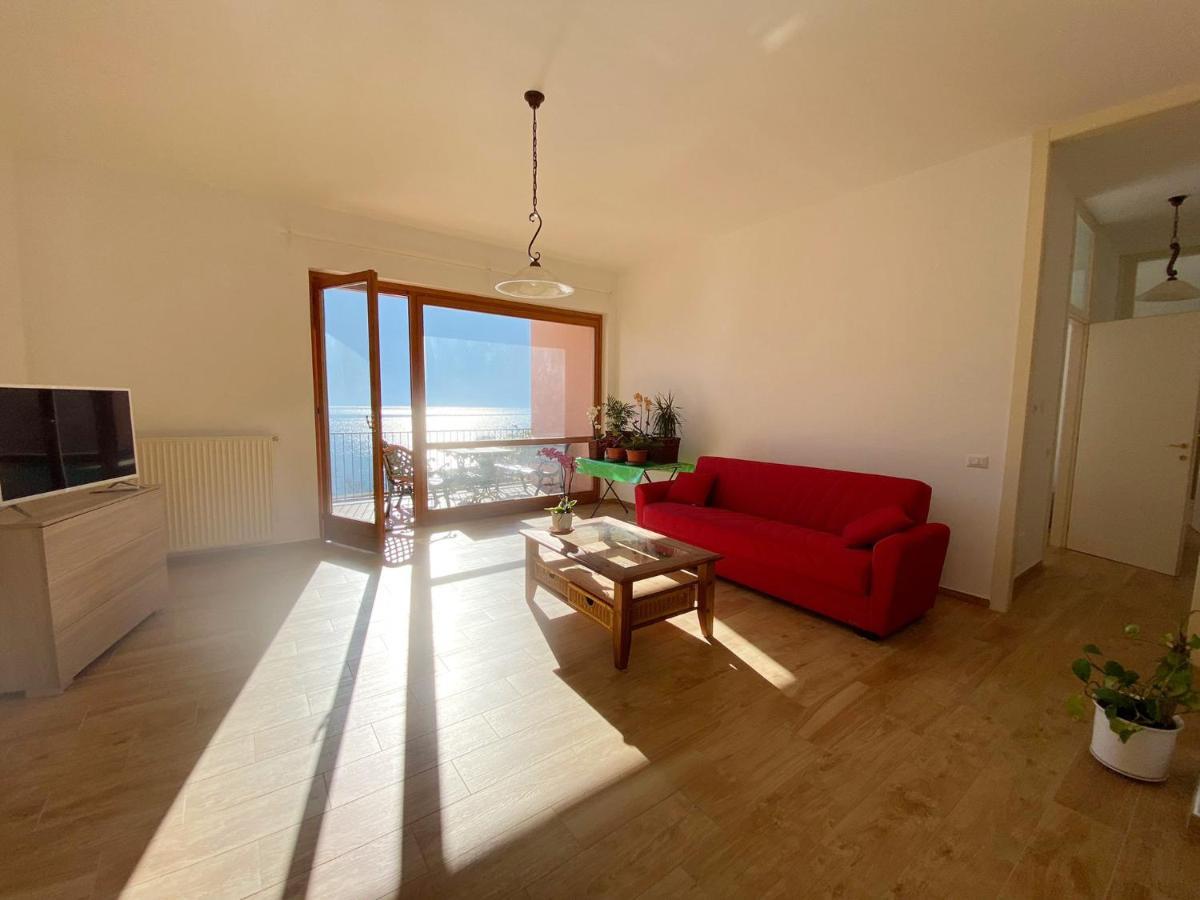 Big Apartment With Lake View And Two Bedrooms Sala Comacina Exterior photo