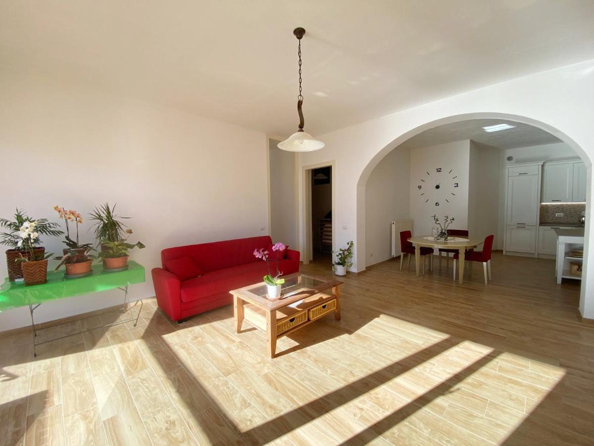 Big Apartment With Lake View And Two Bedrooms Sala Comacina Exterior photo